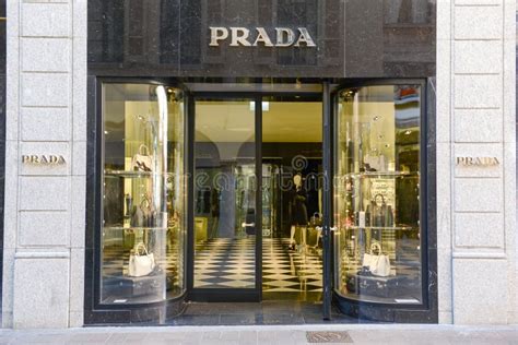 prada clothing switzerland